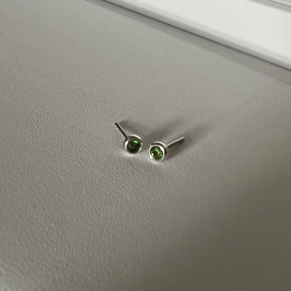 Tsavorite earrings - Picture 3 of 5
